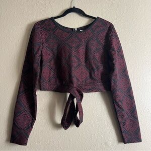 KENDALL & KYLIE Embroidered Jacquard Long Sleeve Crop Top—Size Large